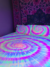 Load image into Gallery viewer, Tie Dye Bedding [Black Light Reactive]
